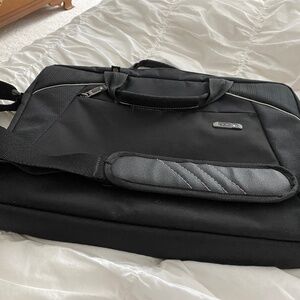 Solo Laptop Carrying Case